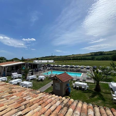 Quattro Stagioni Hotel Fano Bagian luar foto