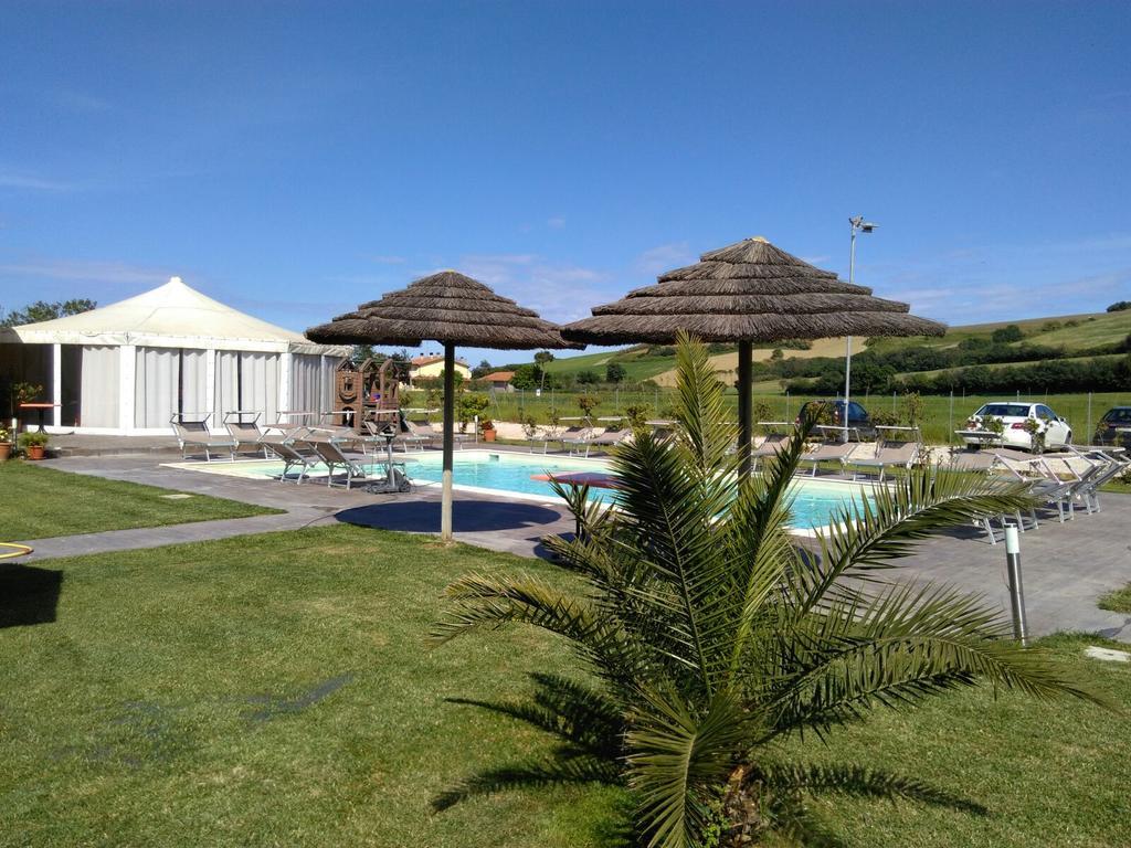 Quattro Stagioni Hotel Fano Bagian luar foto